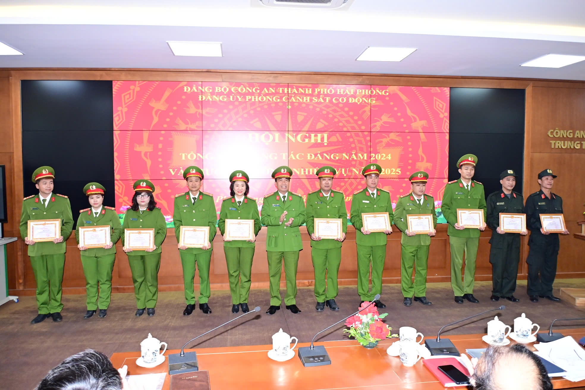 Đảng uỷ Phòng Cảnh sát cơ động: Biểu dương 28 tập thể, cá nhân hoàn thành xuất sắc nhiệm vụ năm 2024